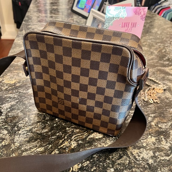 Louis Vuitton - Picture 1 of 6